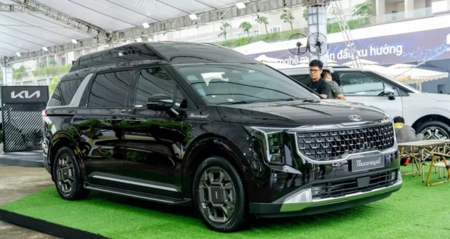 Kia Carnival Thacoroyal - MPV sang trọng với thiết kế 'trần cao, mái thoáng'